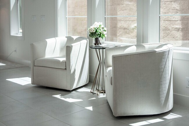 Building Photo - 120 Riverbend