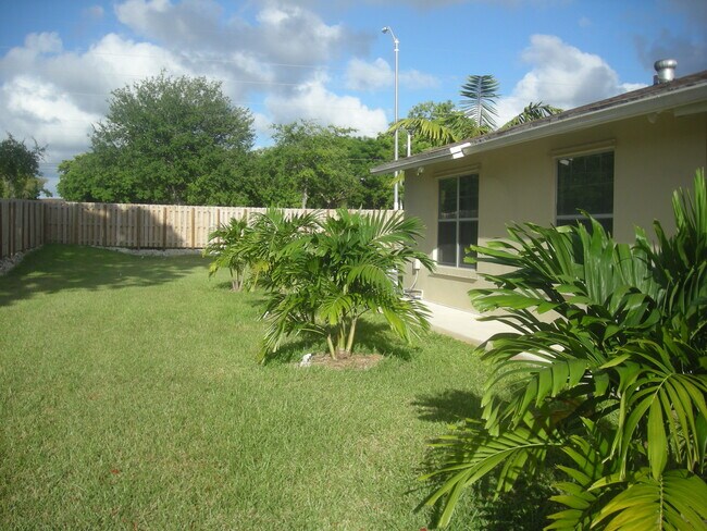 Building Photo - 11701 SW 108th Ln