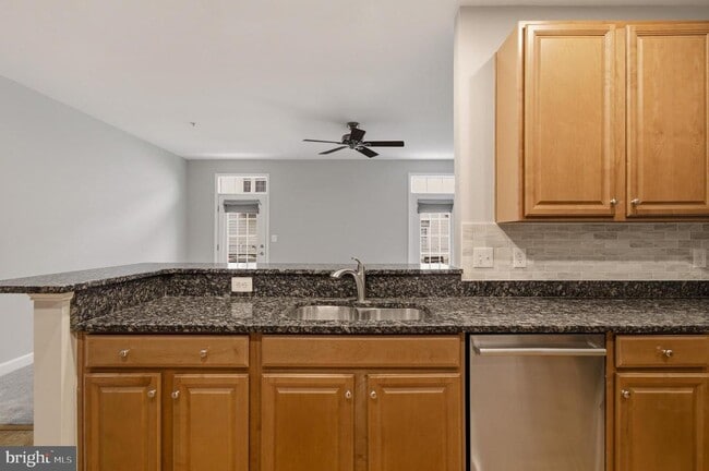 Building Photo - 11657 Leesborough Cir