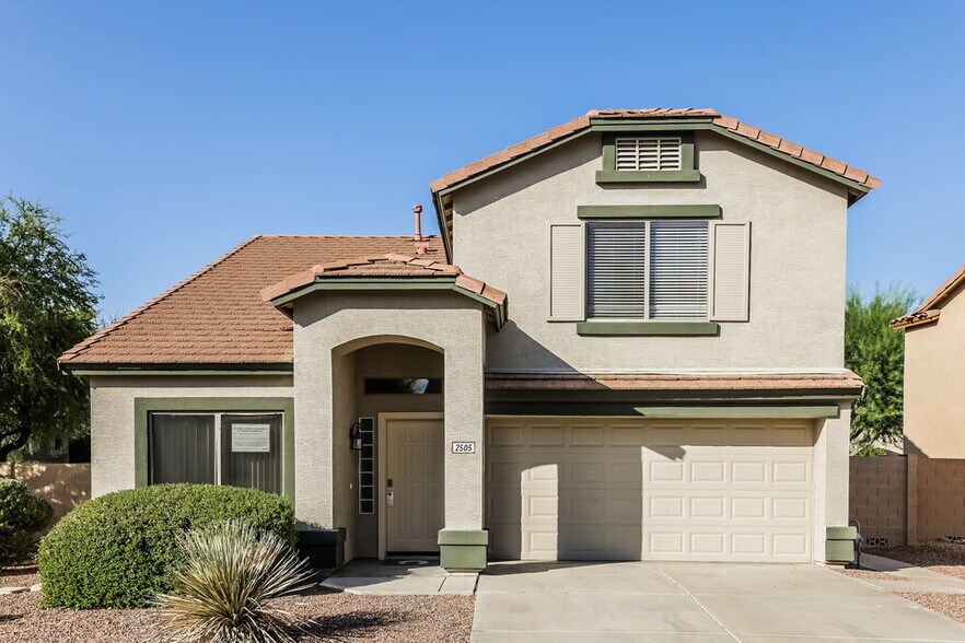 Primary Photo - 2505 W Red Fox Rd