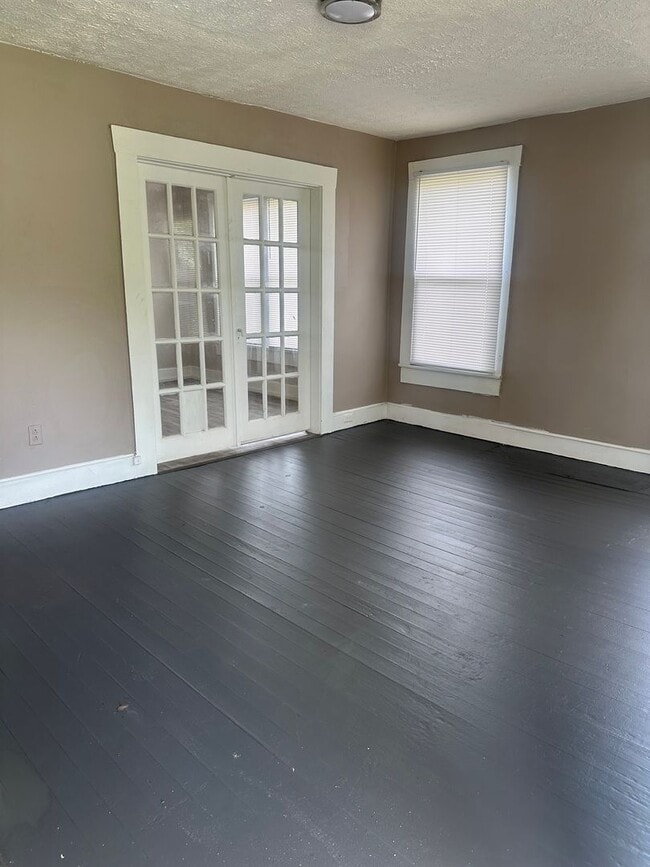 Building Photo - 3 Bed/1 Bath House