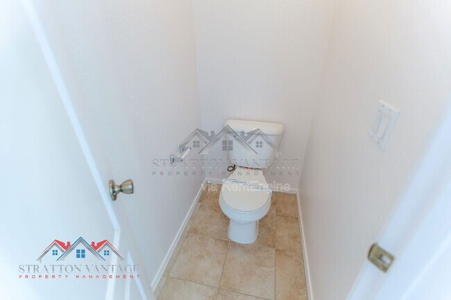 Building Photo - 8039 W Alex Ave