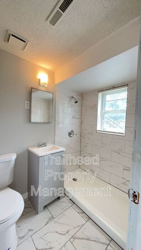 Building Photo - 8105 NE San Rafael Dr