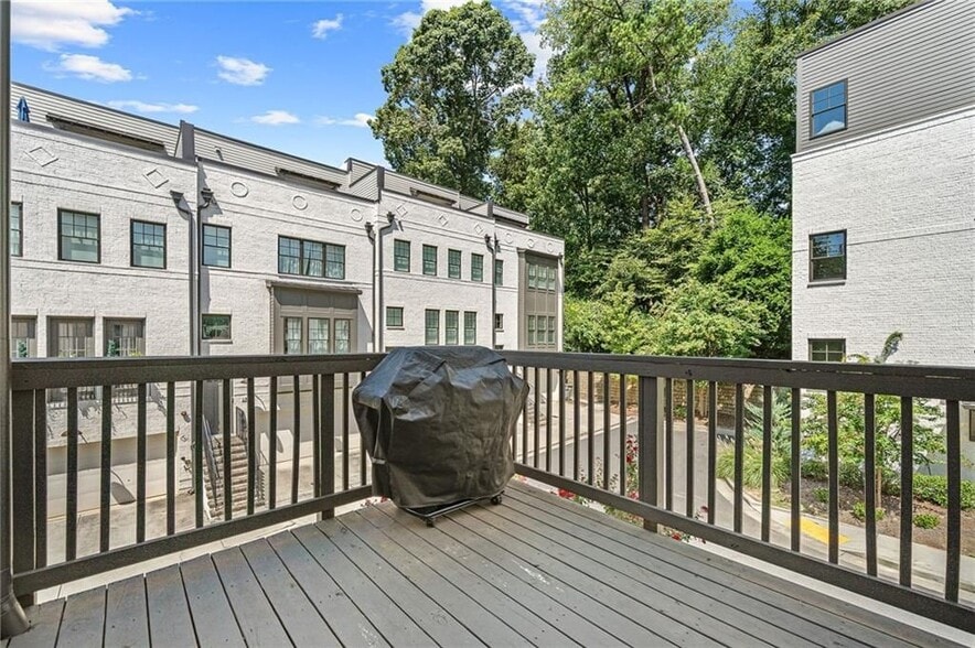 Building Photo - 1801 Huntington Hills Ln NW