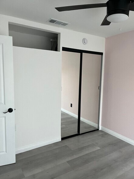Building Photo - 398 N Canby St