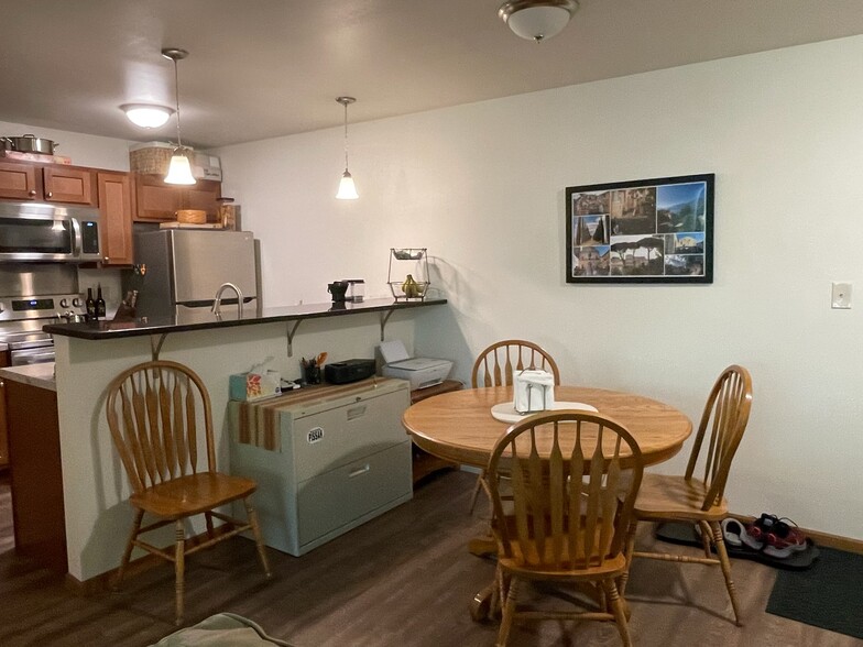 Large space for dining room table - Steeple View Apartments