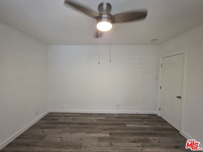 Building Photo - 10734 Palms Blvd