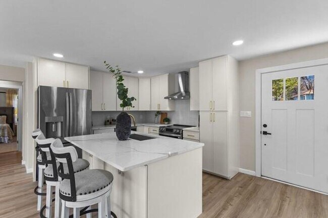 Building Photo - 2155 Hickory Trce