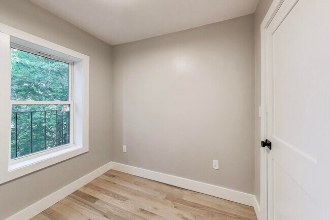 Building Photo - 35 Delle Ave