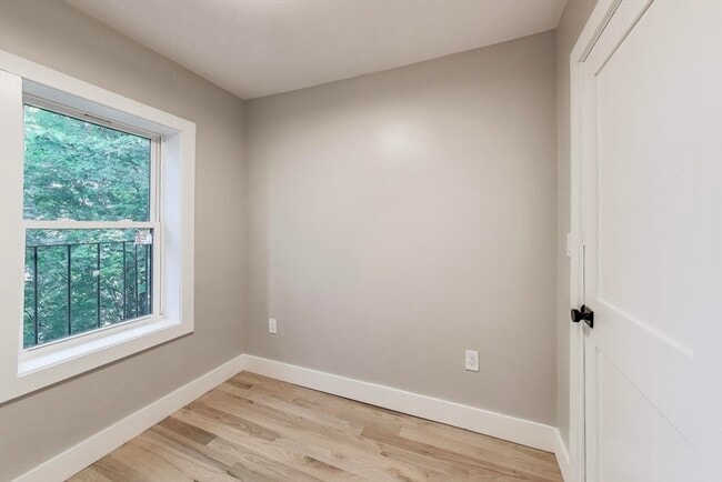 Building Photo - 37 Delle Ave