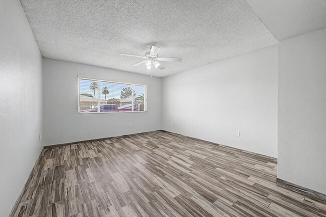 Building Photo - 12714 W Crystal Lake Dr