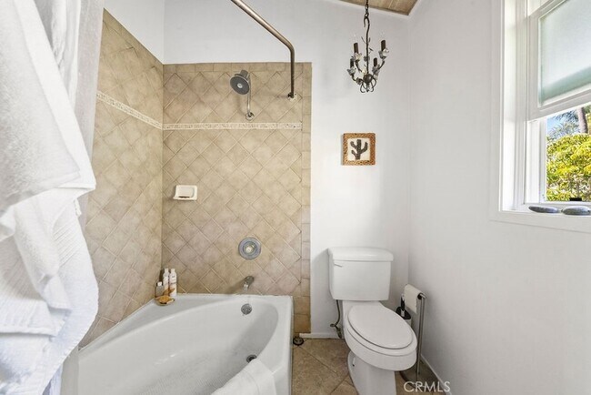 Building Photo - 128 Crescent Bay Dr