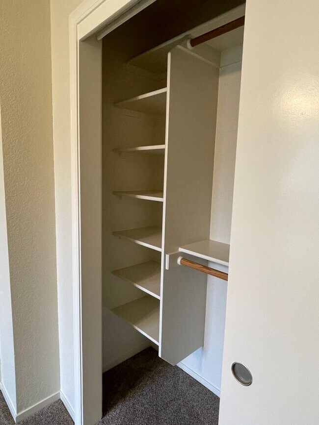 Building Photo - Chico 3 bed 2 bath Condo, Pool, Reserved Parking, upstair unit. newly refurbished