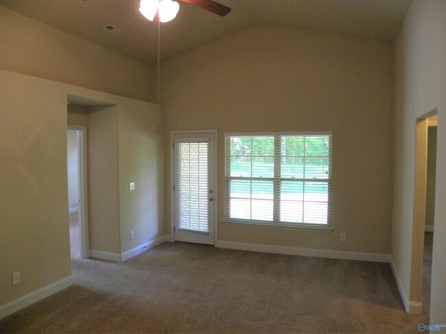 Building Photo - 202 Ashbrook Cir