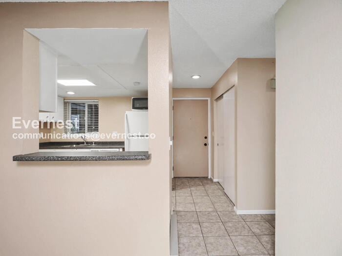 Building Photo - 9398 Redmond - Woodinville Rd NE