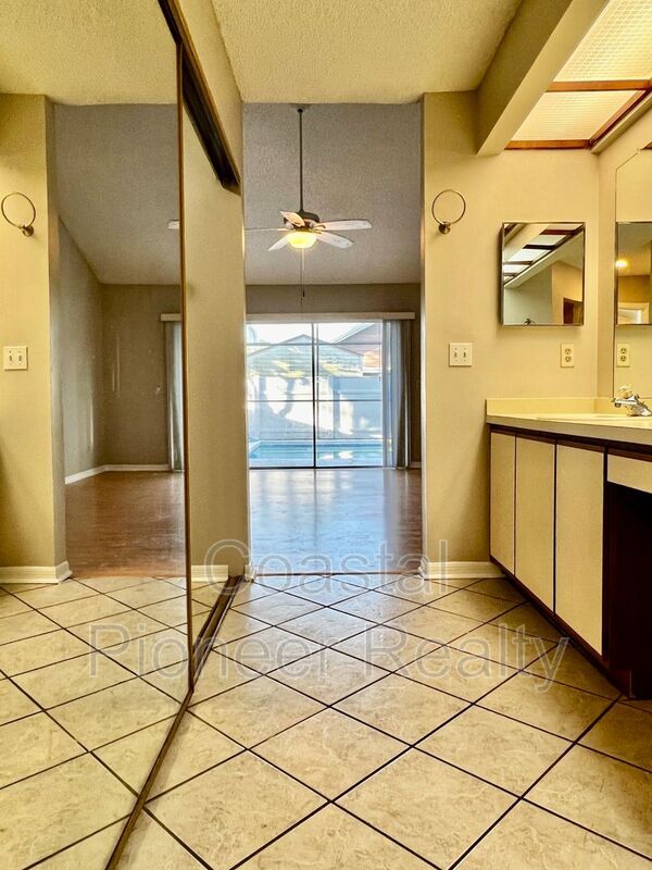 Building Photo - 6120 Silkdale Ct