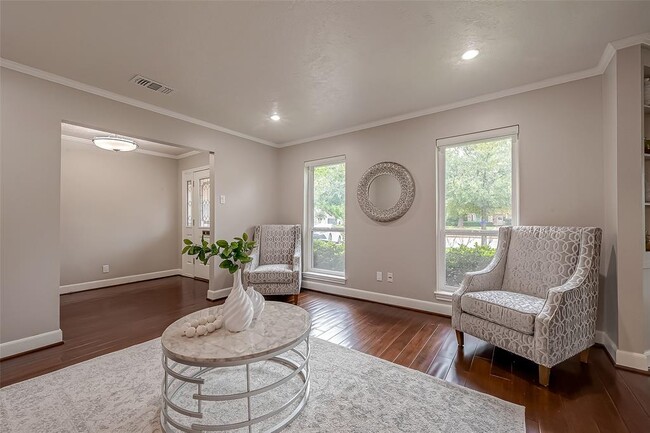 Building Photo - 10118 Briar Forest Dr