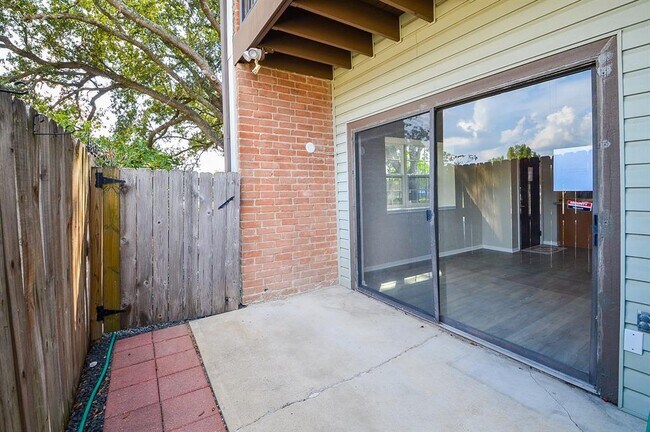 Building Photo - 5630 Fairdale Ln