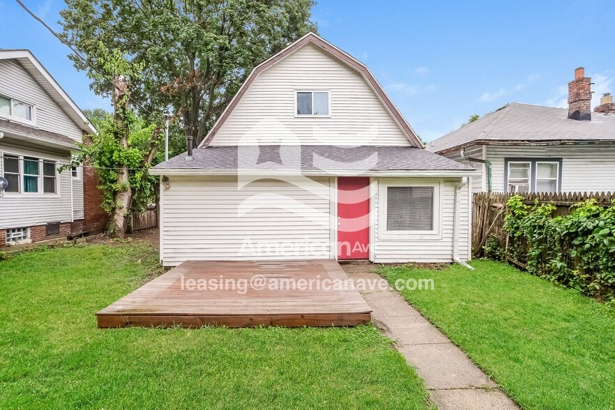 Building Photo - 520 N Gladstone Ave