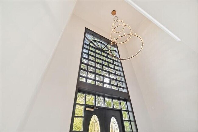 Building Photo - 2 bedroom condo in Atlanta in gated community