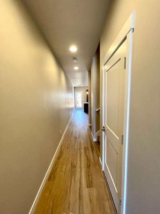 Building Photo - Jennifer Triplex - 61525-JENN-00