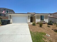 Building Photo - Comfortable & Convenient Living in the Hea...