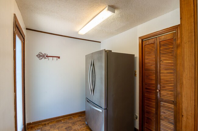 Building Photo - 2865 Old Thomson Rd