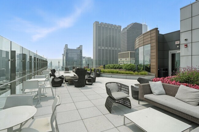 Building Photo - 59 W Randolph St