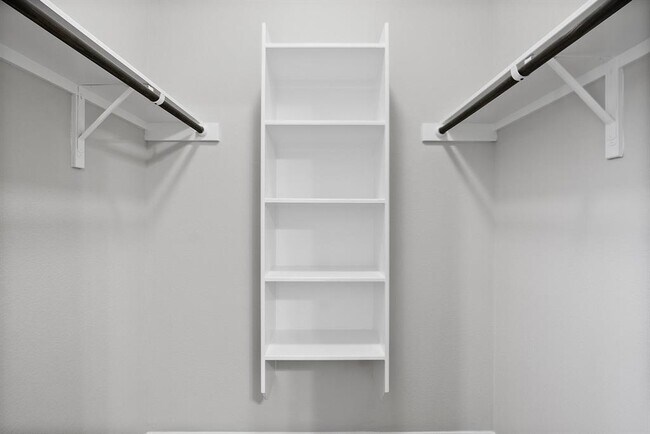 Building Photo - 13024 Tinker St