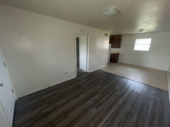 Building Photo - 207 W Avenue A