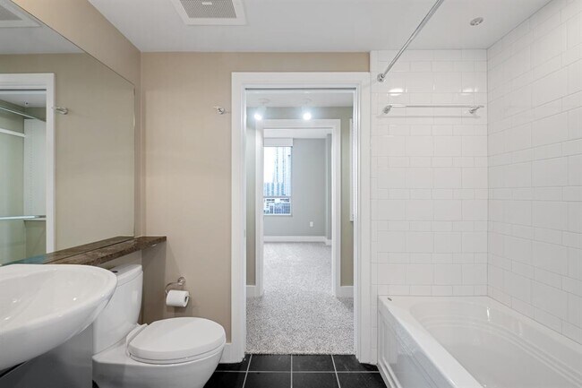 Building Photo - 300 Bowie St