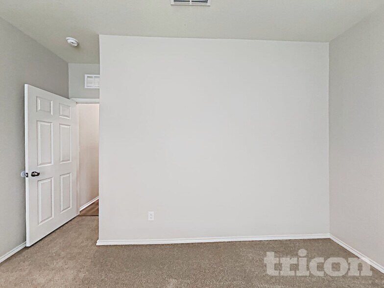 Building Photo - 221 Texas Thistle