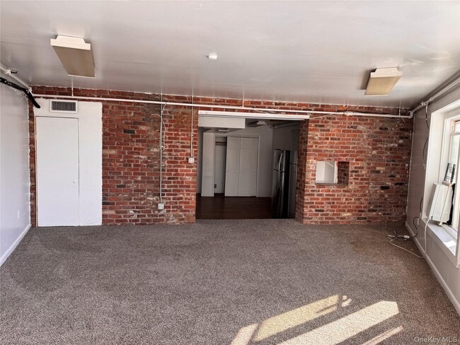 Building Photo - 175 Main St