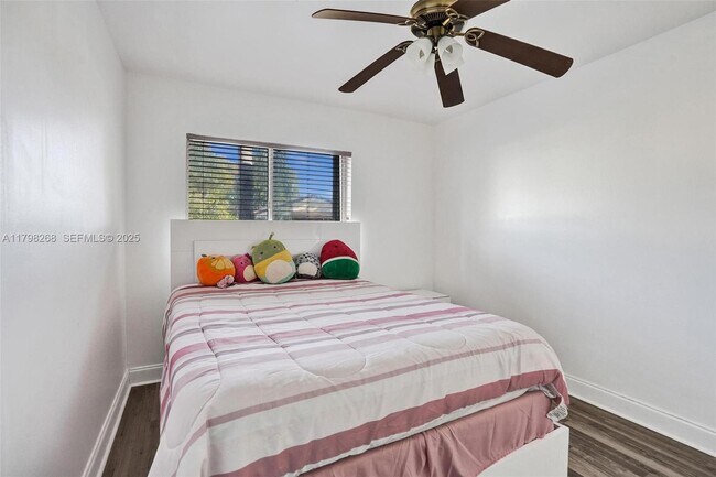 Building Photo - 1233 Hampton Blvd