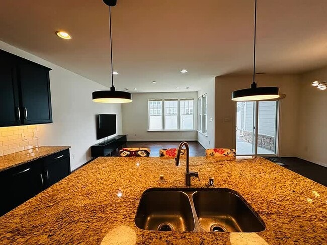 Building Photo - 5604 Benoni Ct