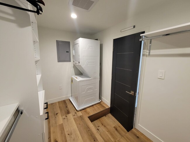 Unit Laundry room - 4100 Sumac Dr