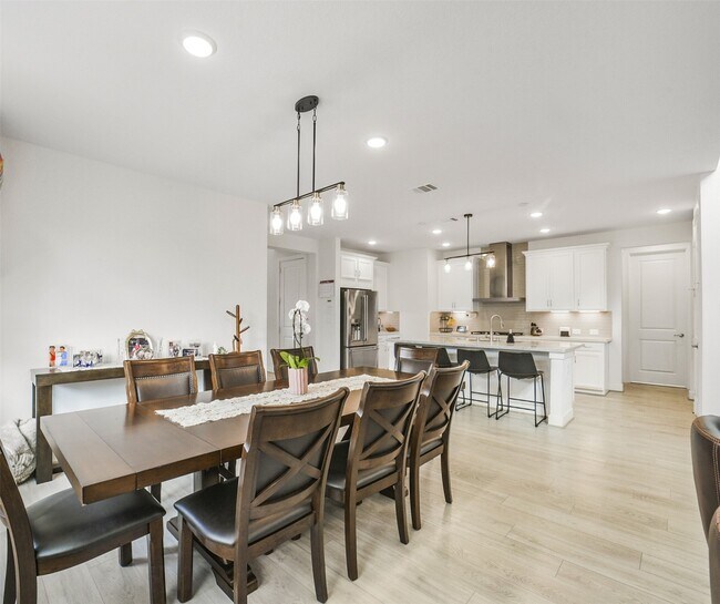 Building Photo - 147 Renodes Garden Ln