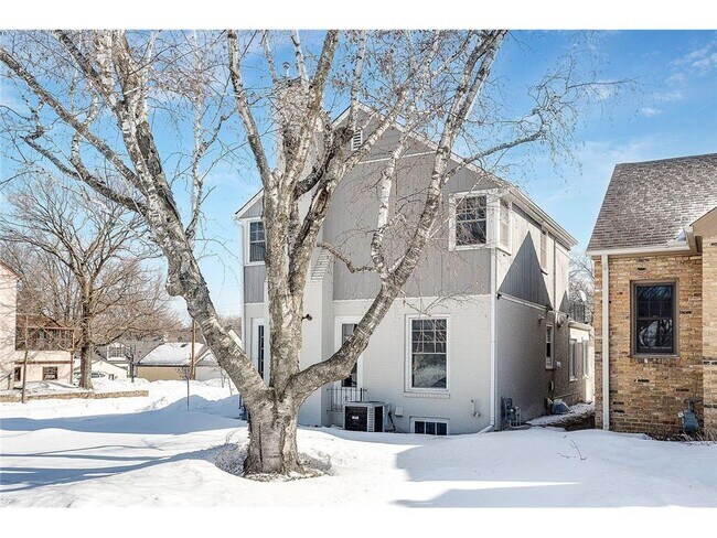 Building Photo - 1517 W 53rd St