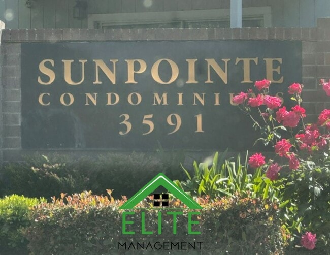 Building Photo - **2 Bed, 2 Bath Condo in Gated Community |...
