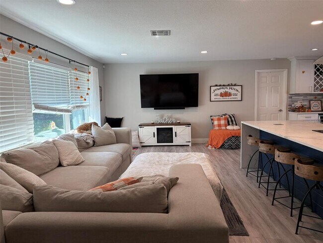 Building Photo - 4420 Meadow Creek Cir