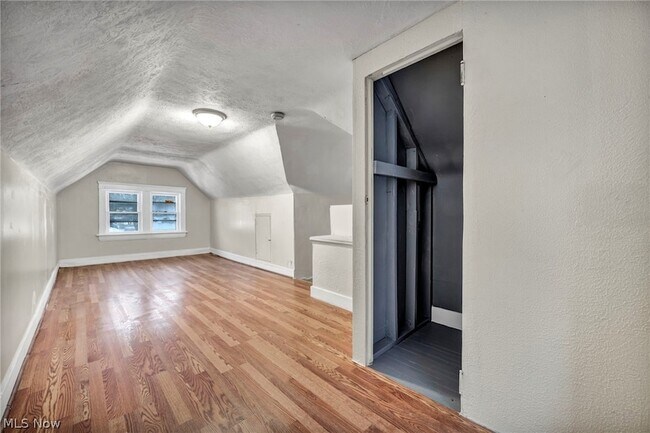 Building Photo - 960 Whittier Ave