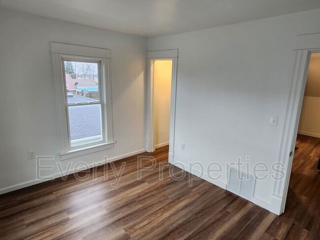 Building Photo - 2320 Howe St