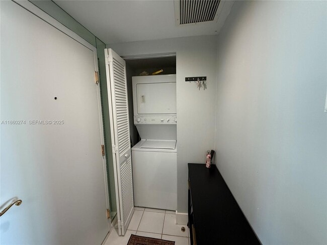 Building Photo - 800 Claughton Island Dr