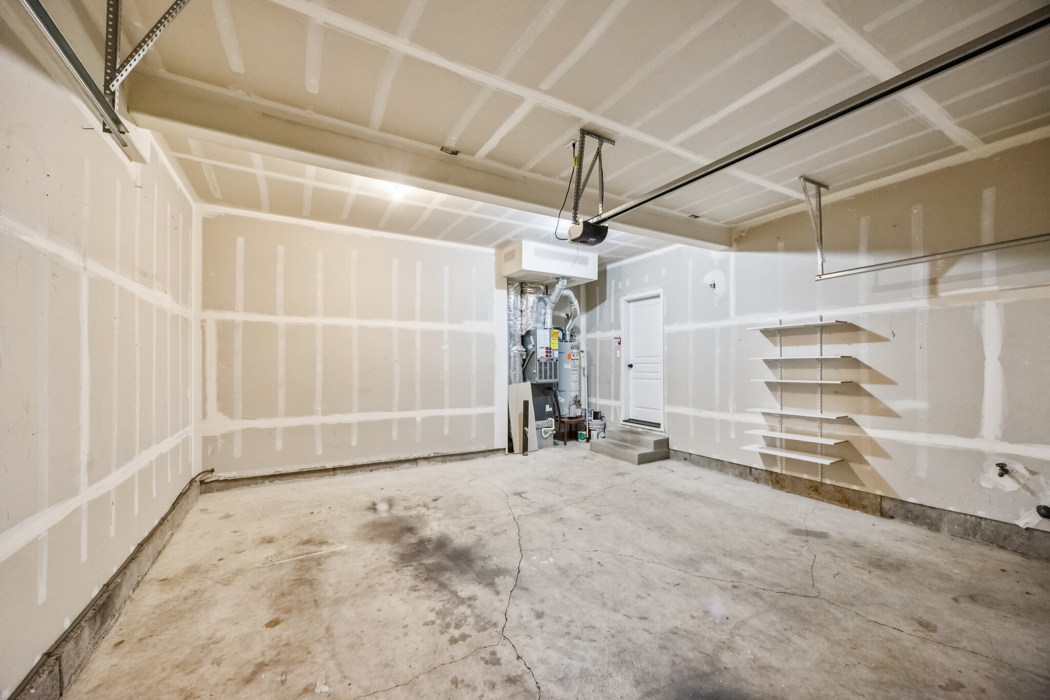 garage - 325 NW 209th Ave