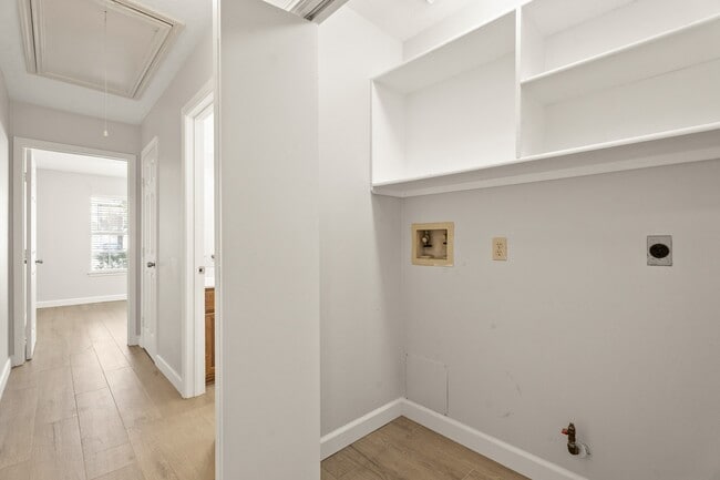 Building Photo - 3510 Southdown Dr