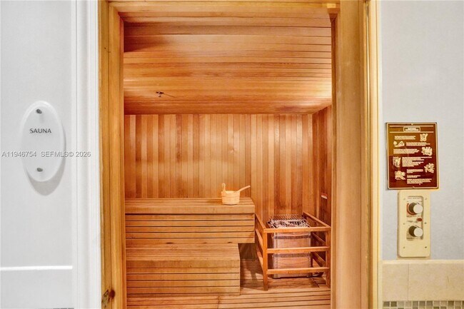 Building Photo - 20000 E Country Club Dr