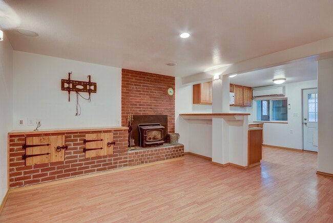 Building Photo - 4 Bed 2 bath Home in the Heart of Oak Harbor