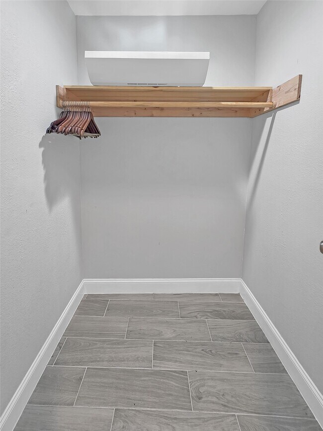 Building Photo - 7013 Hemlock St