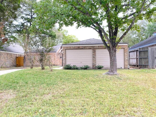 Building Photo - Briar Hill Beauty- Coming Soon