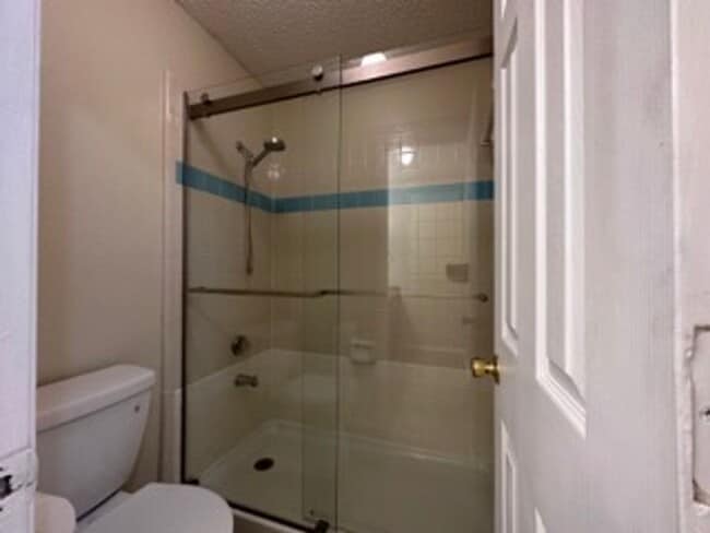 Building Photo - 5812 Falcon Crest Dr 76017